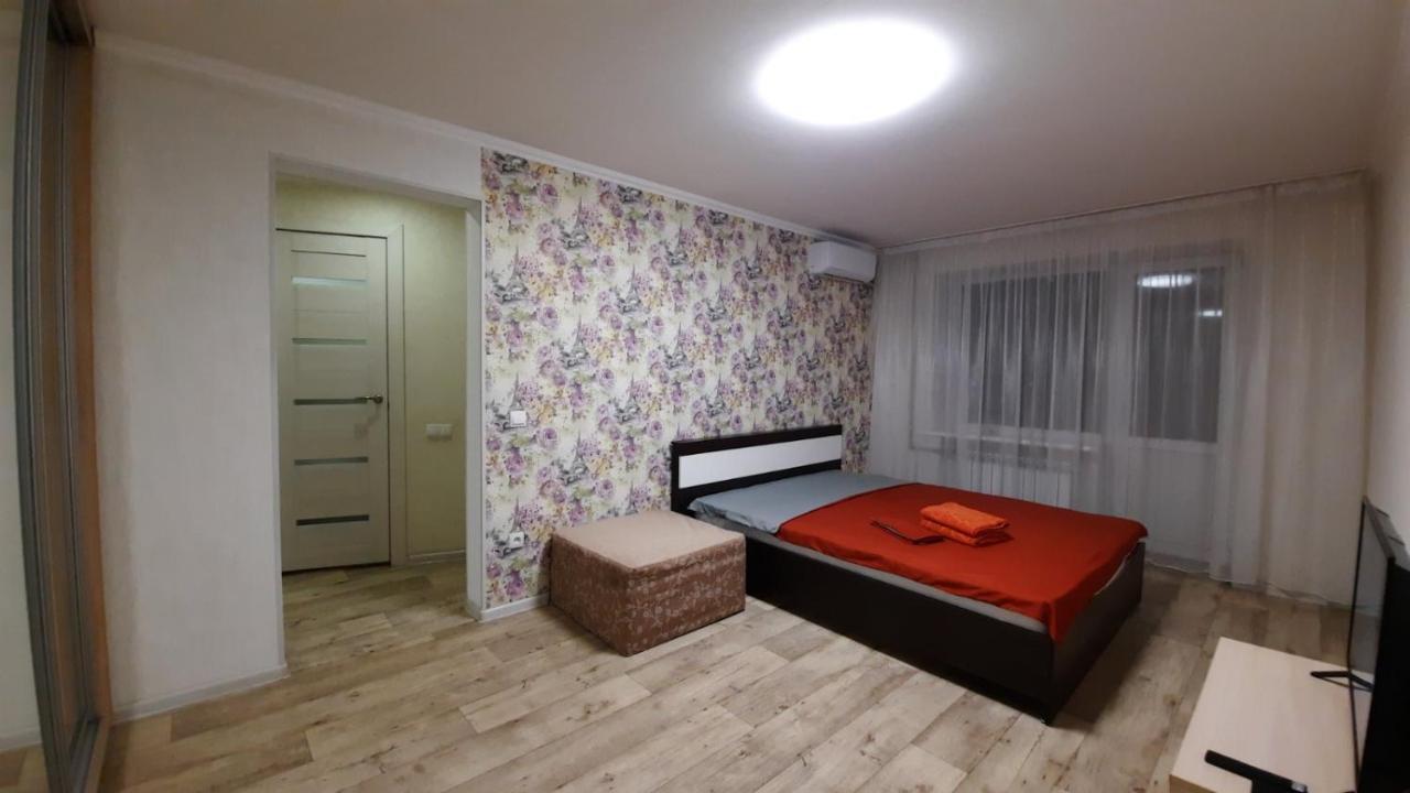 Квартира Возле Вокзала Dniprodzerzhynsk Bagian luar foto